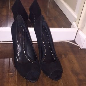 BCBG pumps!